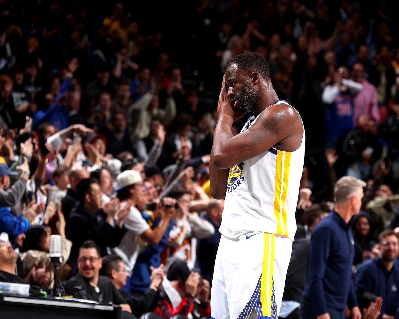 费德勒重要时刻刷新纪录，勇士带队取胜！赛场气氛高涨的简单介绍