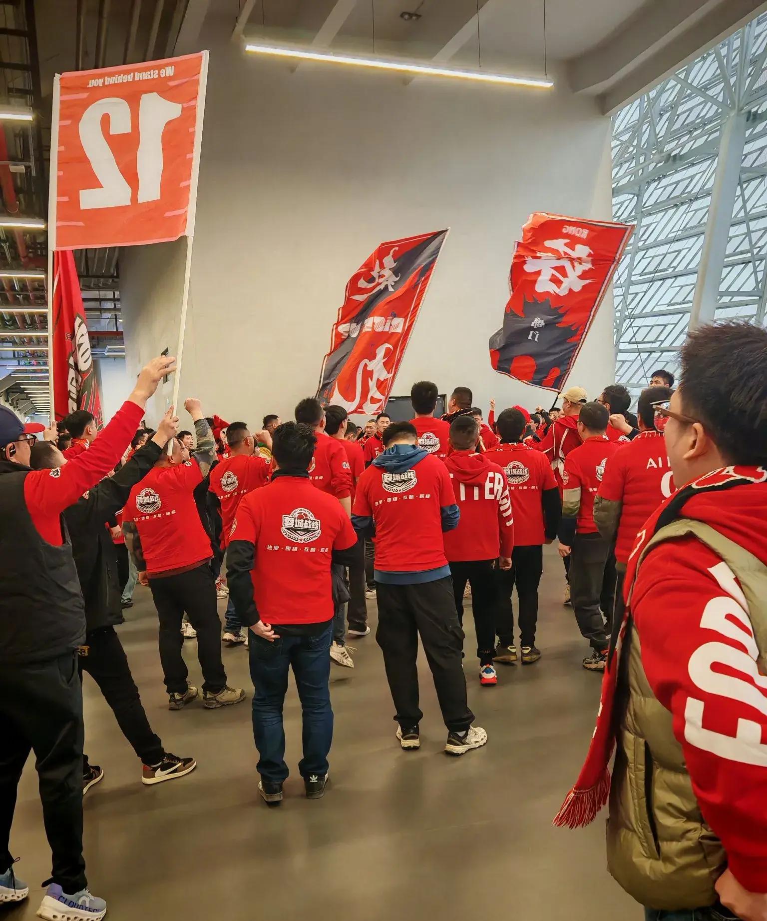 开云官方网站在线登陆-成都蓉城训练开放日，集结日扳平良机引欢呼，德国杯在即，更衣室氛围转暖-开云官方网站在线登陆